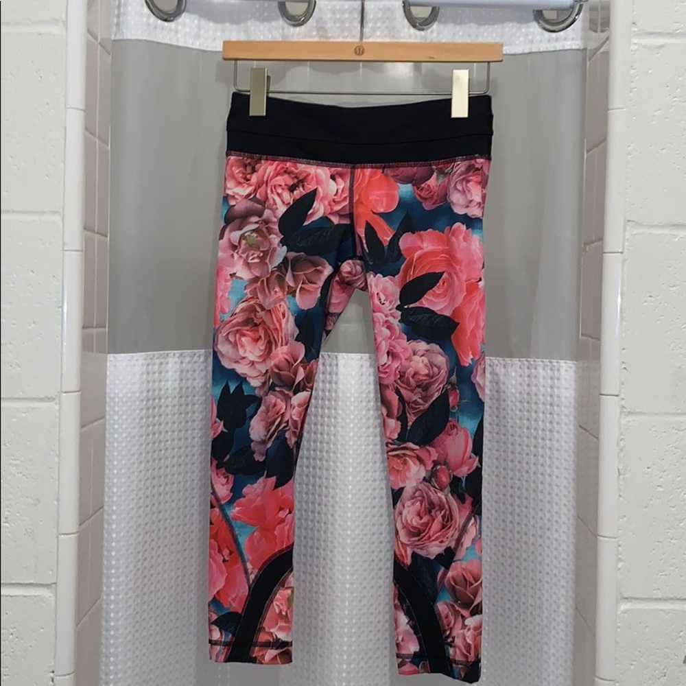 Lululemon Secret Garden of Roses Capri 4
